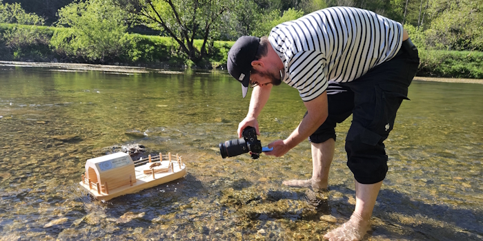 Fabian Kleiner beim Dreh eines Videos in der Donau im Rahmen des Projekts 